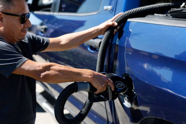 Gas prices fall to below $3 per gallon average nationally for first time in 4 years