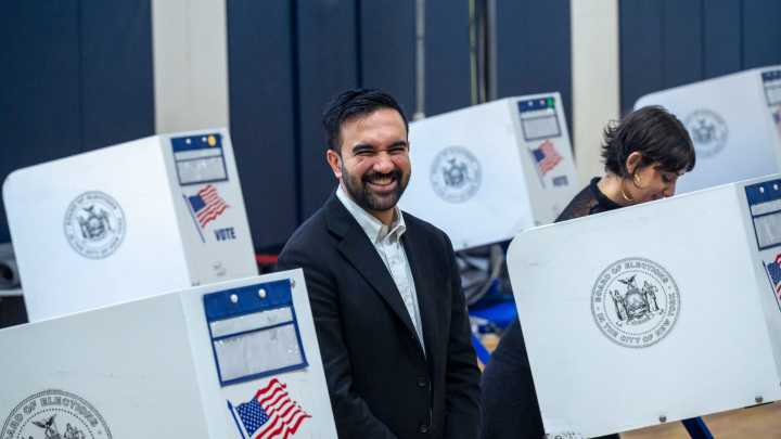 El candidato Zohran Mamdani lidera los sondeos de intención de voto en las elecciones a la alcaldía de Nueva York