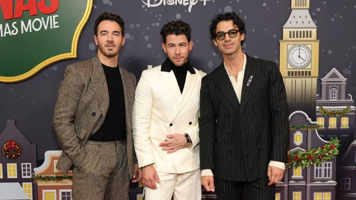 Man With Viral Resume at Jonas Brothers Concert Reveals He Got the Job