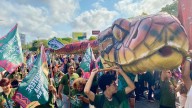 Miles de manifestantes protestan en Brasil contra la cumbre del clima