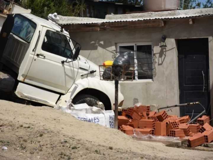 Tragedia en Chubut: un conductor fue atropellado por su propio camión y murió