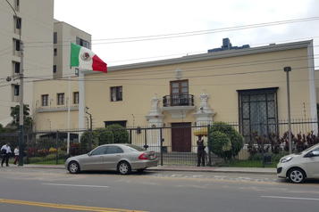 Reacciona Gobierno Federal a amenaza de irrumpir Embajada de México en Perú
