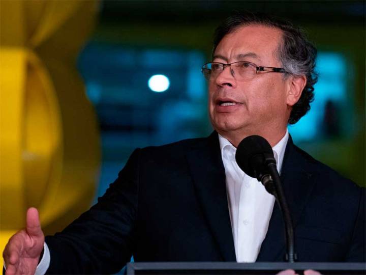 Presidente de Colombia pidió divulgar trato para compra de aviones