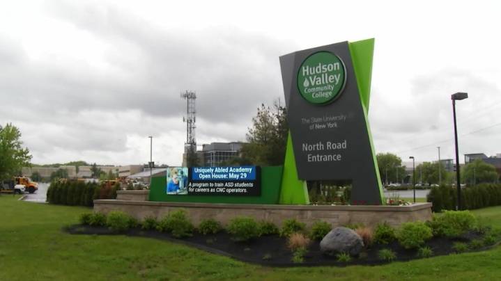 Job fair at HVCC attracts hundreds of job seekers