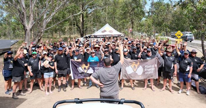 Rix's Creek miners win new deal after longest strike in 25 years
