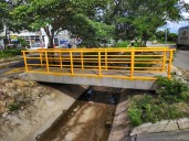 Vecinos de La Carolina estrenan dos nuevos puentes peatonales