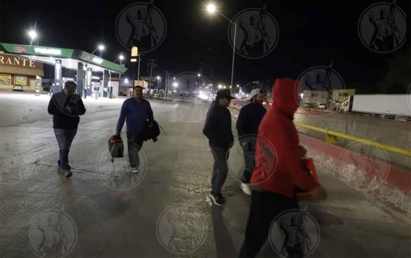 Destaca olor de orina y heces tras casi 10 horas de bloqueo