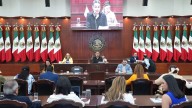 Trabajadora entrega pruebas al Congreso para defenderse; acusa que no la dejaron exponer