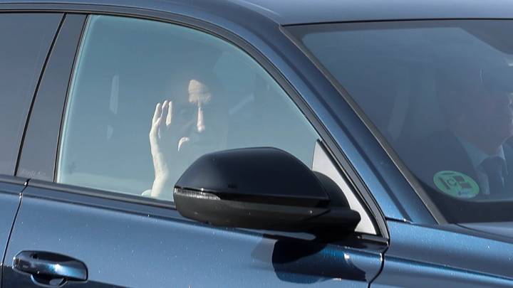 El rey Juan Carlos I llega al Palacio de El Pardo para celebrar con su familia el 50 aniversario de su proclamación