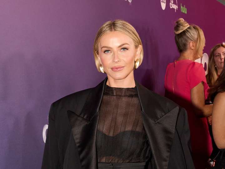 ‘Dancing With the Stars’: Julianne Hough sparks dating rumors with fan