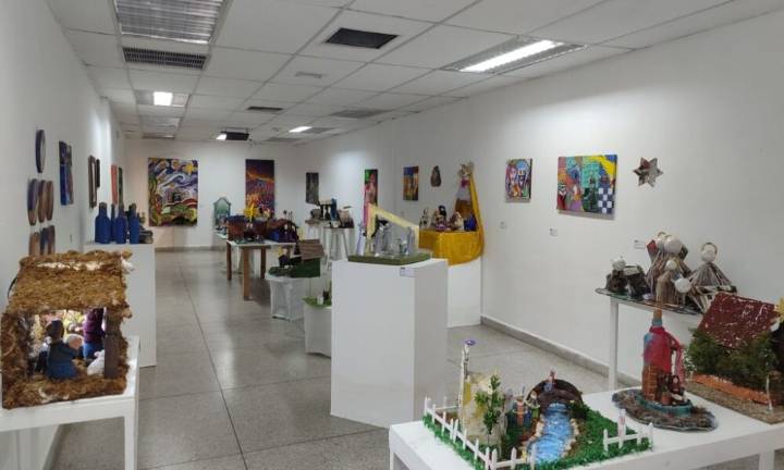 Con 40 piezas será inaugurado Salón de Nacimientos UC 2025