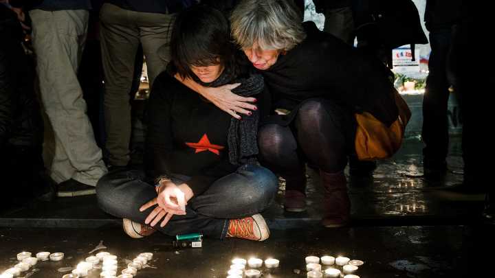 Diez años del horror del Bataclan: Macron encabeza el homenaje nacional a las víctimas del 13N en París