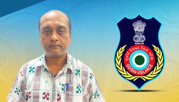 Accountant, Peon Of Barpali CHC Caught Taking Bribe Via UPI