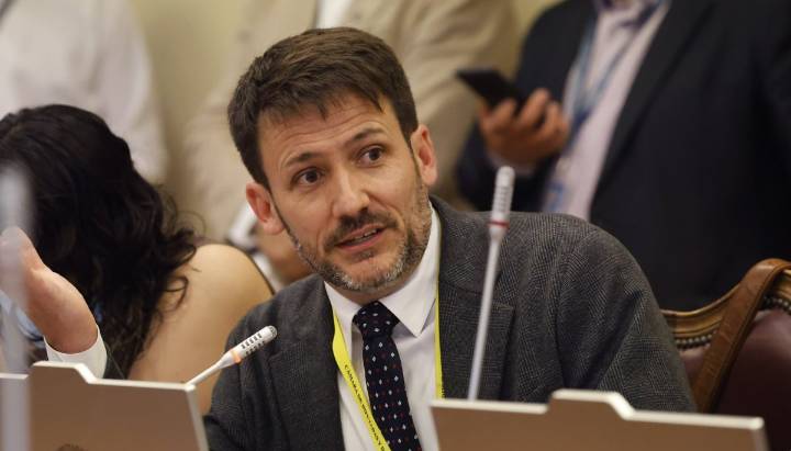 Comisión revisora aprueba la acusación constitucional contra el exministro Pardow y pasa a la Cámara con informe positivo