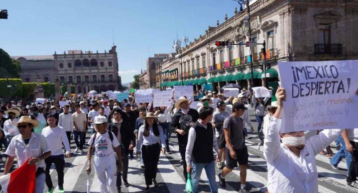 Terminan en violencia manifestaciones en Morelia, Michoacán por asesinato del alcalde de Uruapan Carlos Manzo