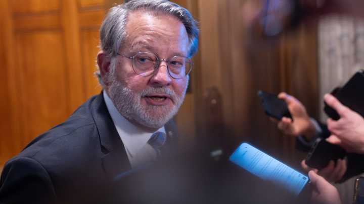 GOP senators blast Peters for blocking bill to pay federal workers