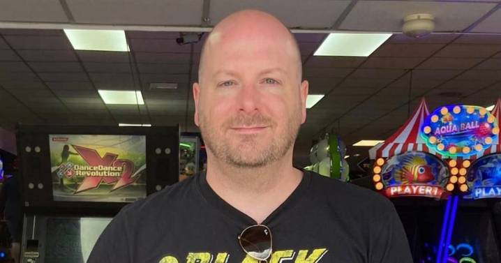 Heartbreak as dad dies hours before family's early Christmas celebration