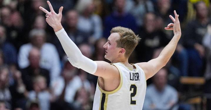 Fletcher Loyer and Braden Smith team up to lead No. 1 Purdue to rout of Evansville in opener