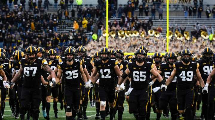 TV, time for Week 11 game No. 24 Iowa vs. No. 6 Oregon
