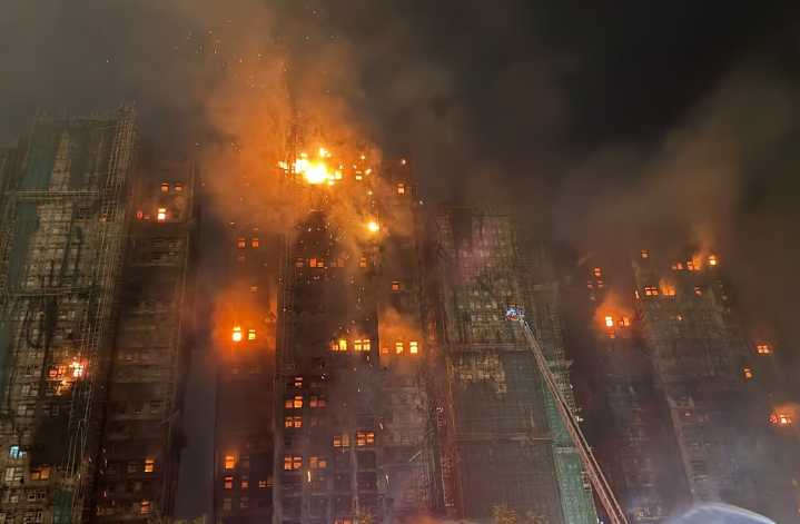 Ascienden a 128 los muertos por incendio en Hong Kong