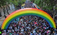 FOTOS: Miles marchan en Argentina por orgullo LGBTQ; protestan contra políticas de Milei