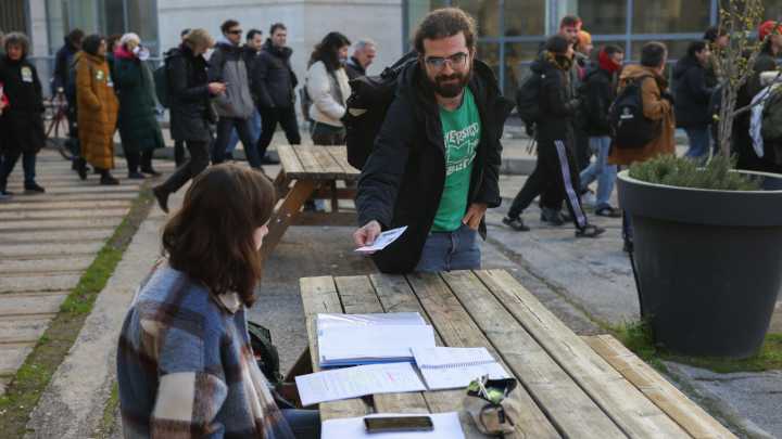 Huelga universitaria en Madrid: Campus vacíos y piquetes denuncian infrafinanciación en la futura ley regional
