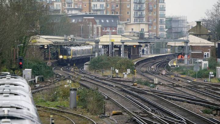 New homes near train stations to be fast tracked