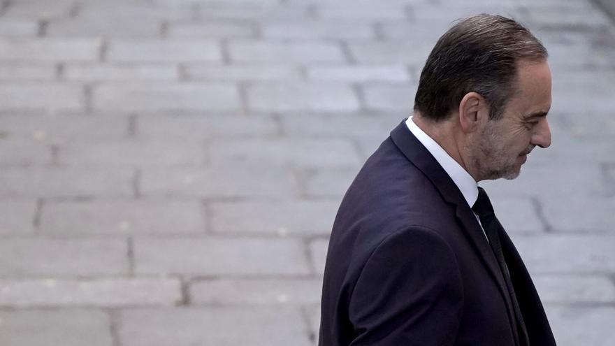 Ábalos está “sorprendentemente fuerte” tras pasar la noche en la misma celda que Koldo