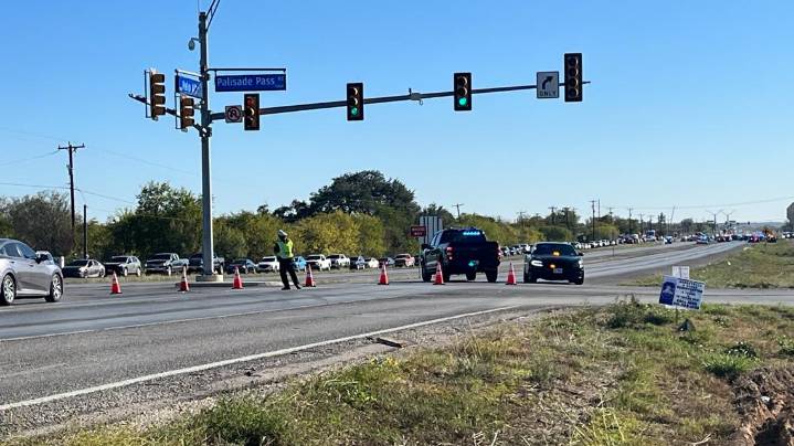 DPS agent injured amid high-speed chase that ends in far south