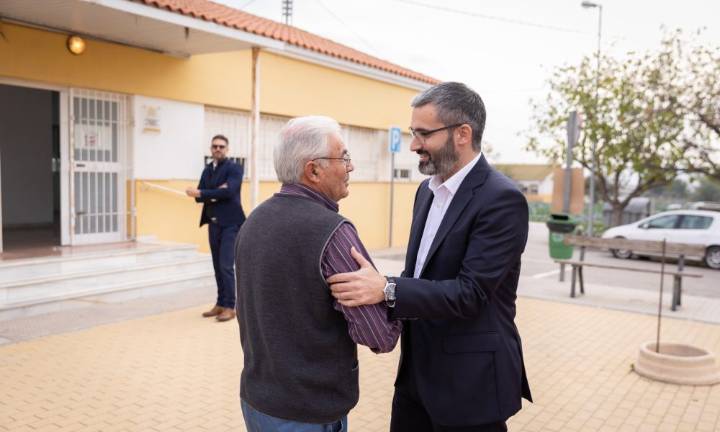 Lucas garantiza a los vecinos de Torrecilla y Campillo que atenderá “todas” sus reivindicaciones por las obras del AVE