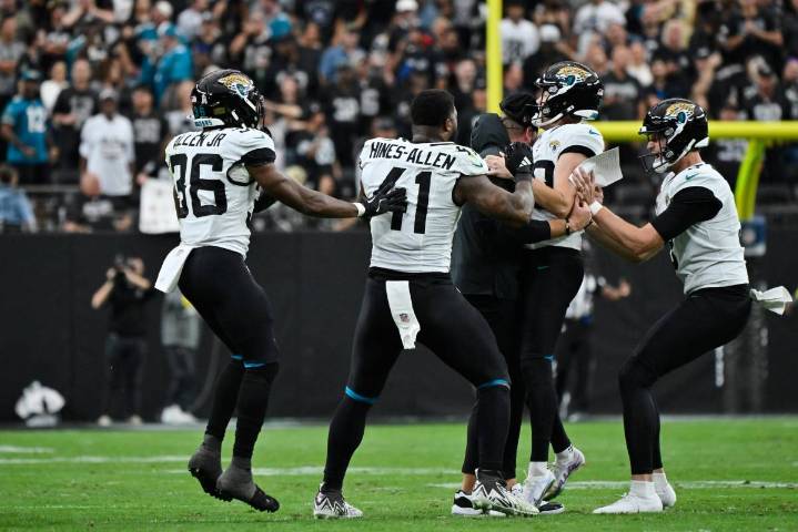 Cam Little rompe el récord histórico de gol de campo en la NFL con patada de 68 yardas ante Raiders