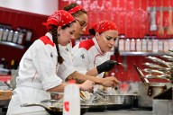‘Hell’s Kitchen’ recap: Gordon turns up the heat in ‘Cook for Your Life’ showdown that sends one chef home