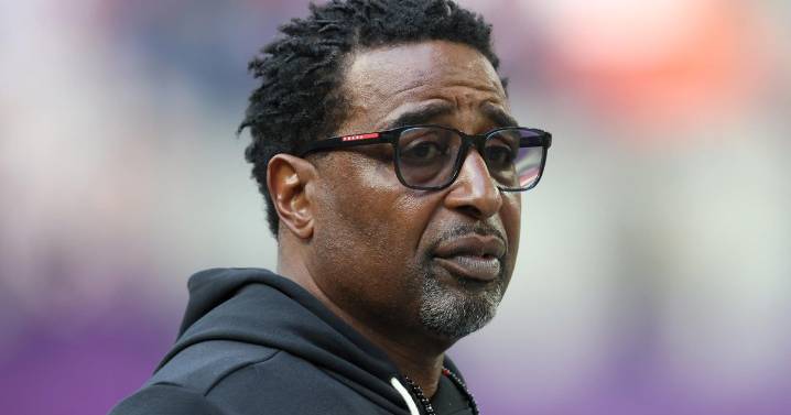 J.J. McCarthy's personal QB coach apologizes for calling Vikings legend Cris Carter a "clown"