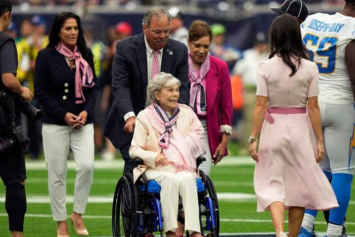 Janice McNair being inducted into Texans’ Ring of Honor on Sunday: ‘She’s been everything’