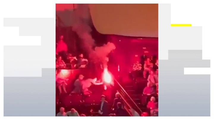 Video: Gritos, enfrentamientos y bengalas en la actuación de la Filarmónica de Israel en París