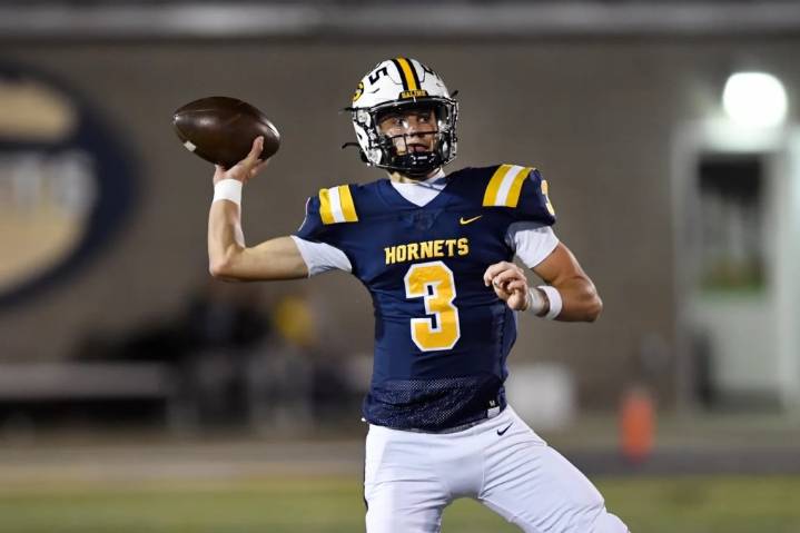 Saline QB Tommy Carr switches commitment to Michigan