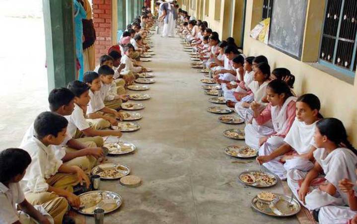 MP school gets steel plates after children seen eating on newspapers