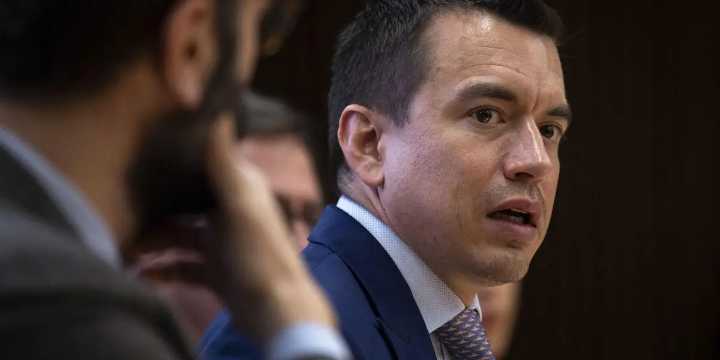 Noboa dice que «acompañará» a Machado a Noruega para recoger el Nobel de la Paz