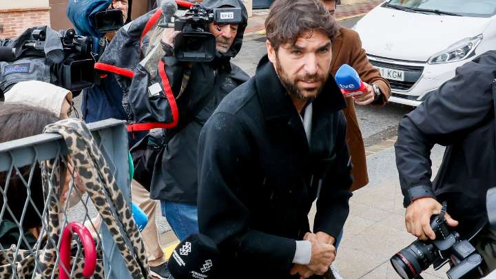 Cayetano Rivera, tras su accidente de tráfico: "Fue culpa mía, me despisté porque fui a coger el mando"