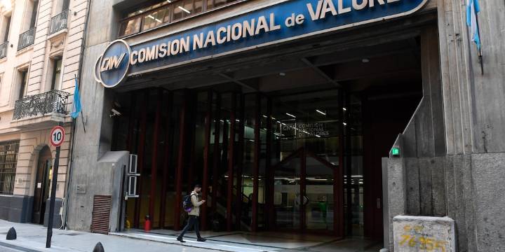 El Gobierno habilitó que adolescentes de 13 a 17 años puedan invertir en fondos de acciones, bonos y otros activos