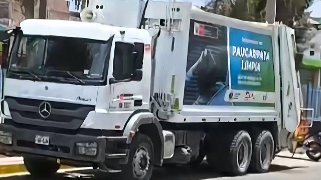 Compactadora municipal provoca múltiple choque en Paucarpata con conductor que bebió licor