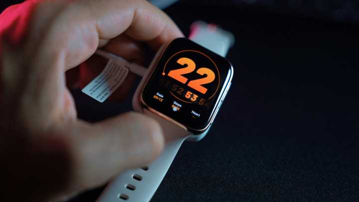 The Future of Smartwatches: Bigger Screens, Advanced Sensors, and Smarter Health Tracking