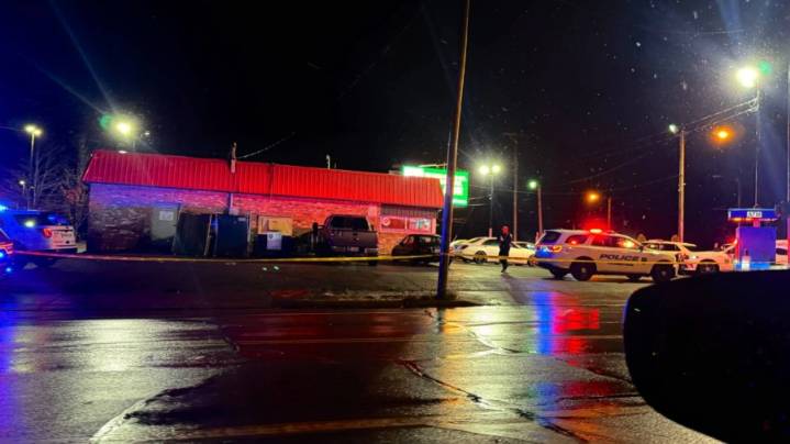 2 shot at Youngstown convenience store