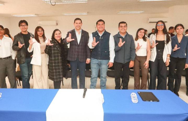 Rector de la UAdeC toma protesta al consejo directivo de la Facultad de Psicología en Saltillo