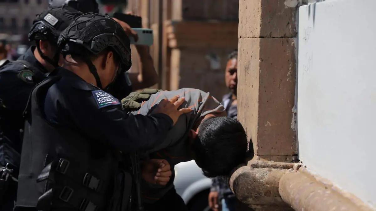 Sometido: joven encapuchado intentó ingresar al Congreso de Michoacán [VIDEO]