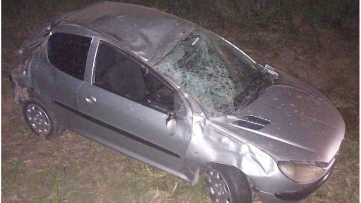 Vuelco en la ex Ruta 131: un conductor resultó ileso tras perder el control de su auto