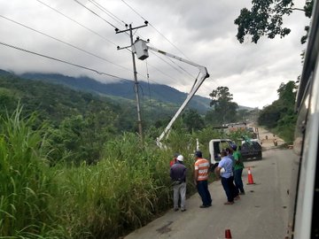 Reportan cortes eléctricos en varios sectores de Lechería