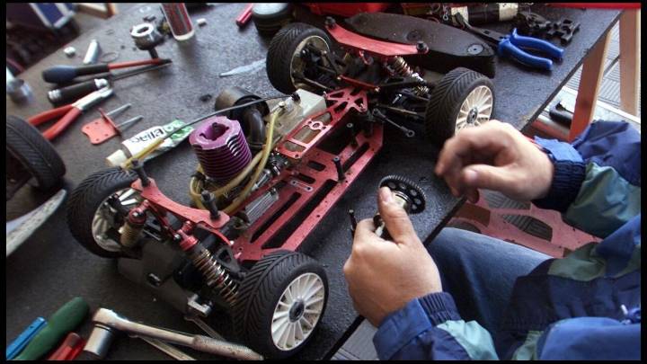 Piden seis años de cárcel a un hombre por intentar matar a su compañero con una cuchilla de automodelismo en Pontevedra