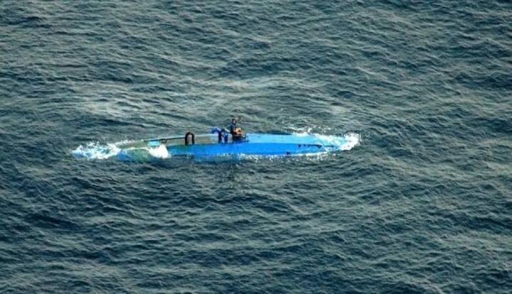 Interceptaron un submarino narco con 1,7 toneladas de cocaína que iba a España