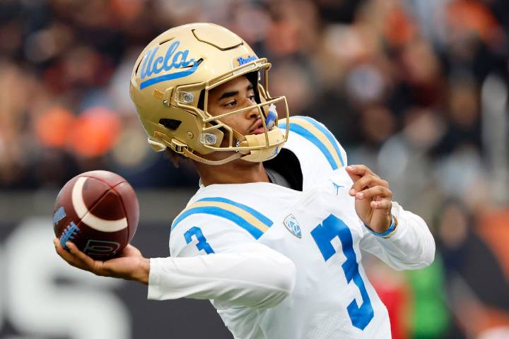 Dante Moore Responds to Patrick Mahomes’ Bold Claim and Drops Major Injury Update Oregon's QB Dante Moore backs up Patrick Mahomes' bold claim, and thereby drops an important injury update. Akash D 9